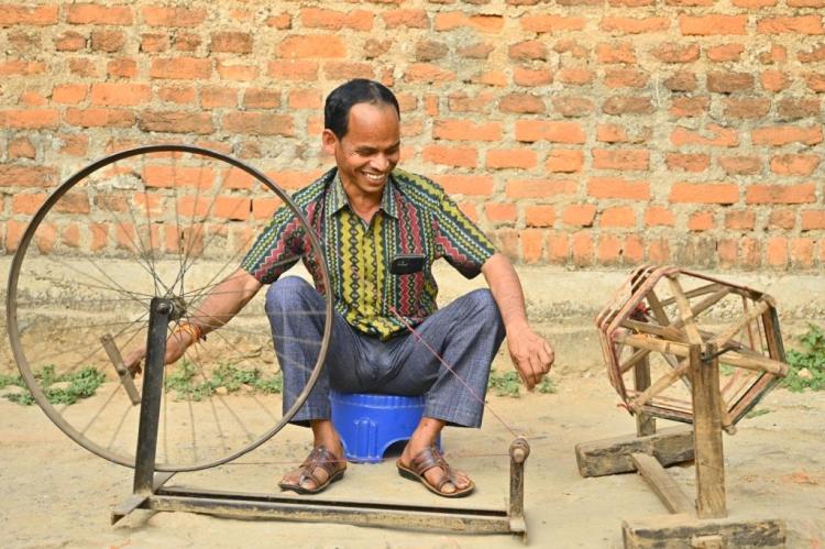 Empowering Struggling Artisans: Radhakanta’s Journey of Creating a Handloom Business with Swakalpa